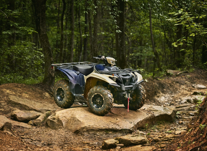 Oil platform in the ocean with the sun setting behind it (21)